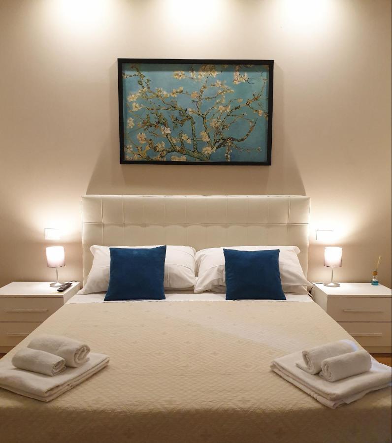 Double Room with Balcony and Private Bathroom,1053993019:JPEG